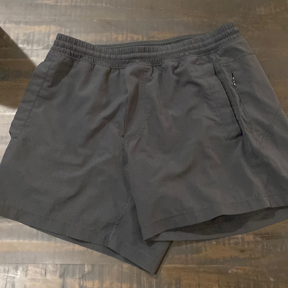 Black 5” bird dog shorts with liner